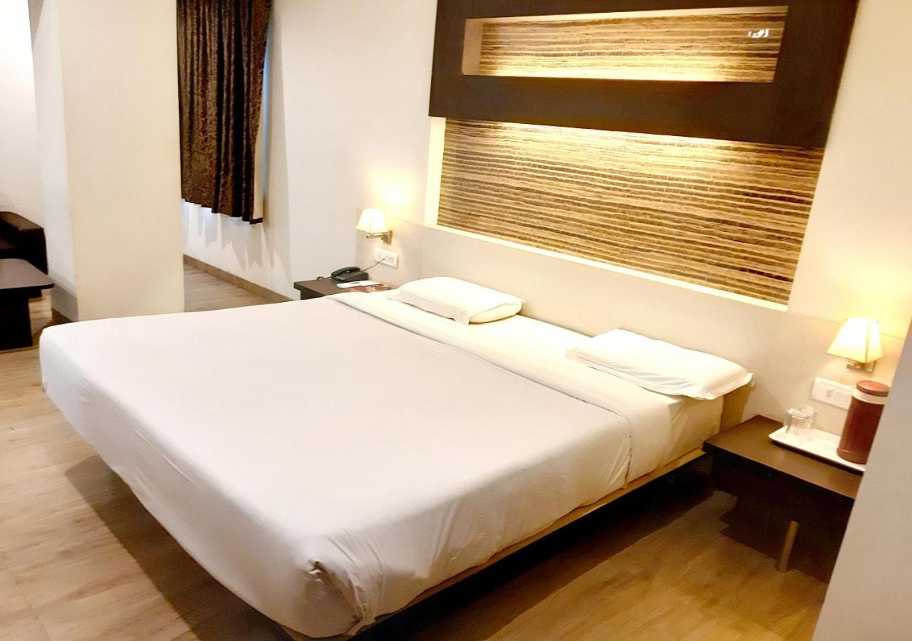 Hotel Adarsha Palace Belgaum Exterior foto